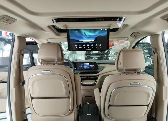 實拍別克GL8陸尚,5米2車身塞滿黑科技,1420km續(xù)航要革MPV的命?