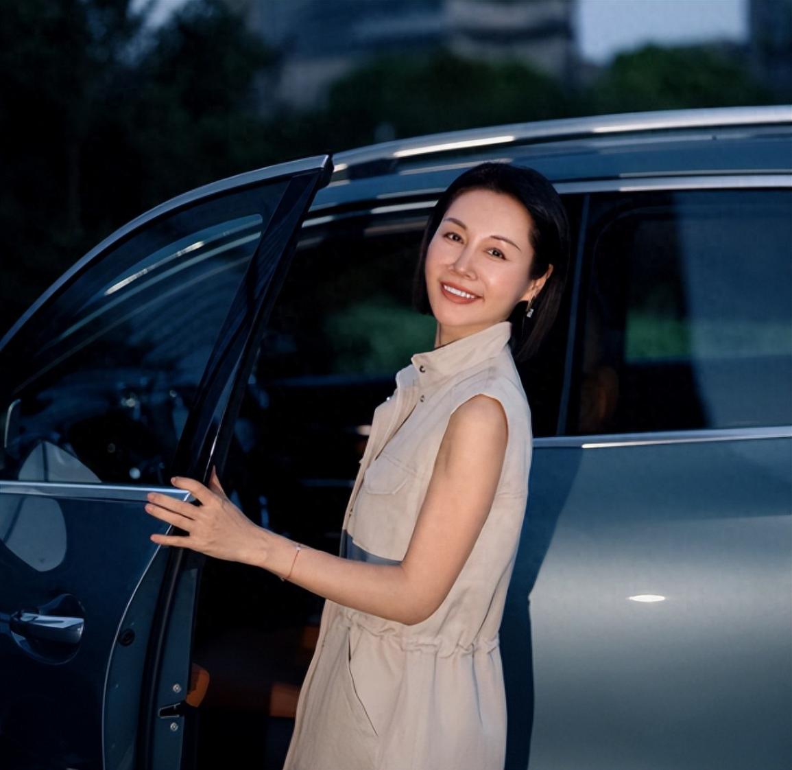 李筱懿 X 奔馳:心中有曠野,隨處是自由