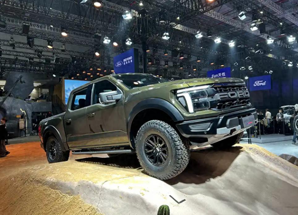 2025上海車展探館:皮卡之王福特F-150猛禽抵達現場 外觀微調