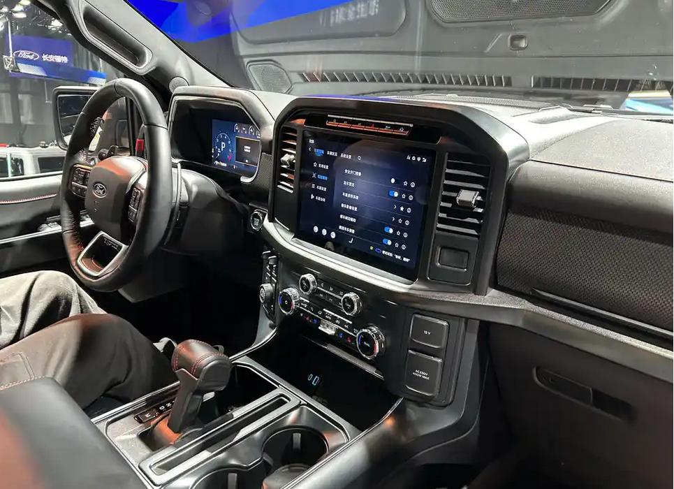 2025上海車展探館:皮卡之王福特F-150猛禽抵達現場 外觀微調