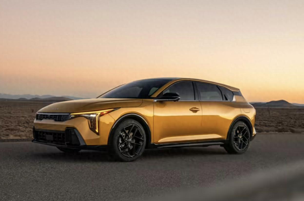 起亞汽車 K4 掀背版發(fā)布:車長縮短,后備箱更大