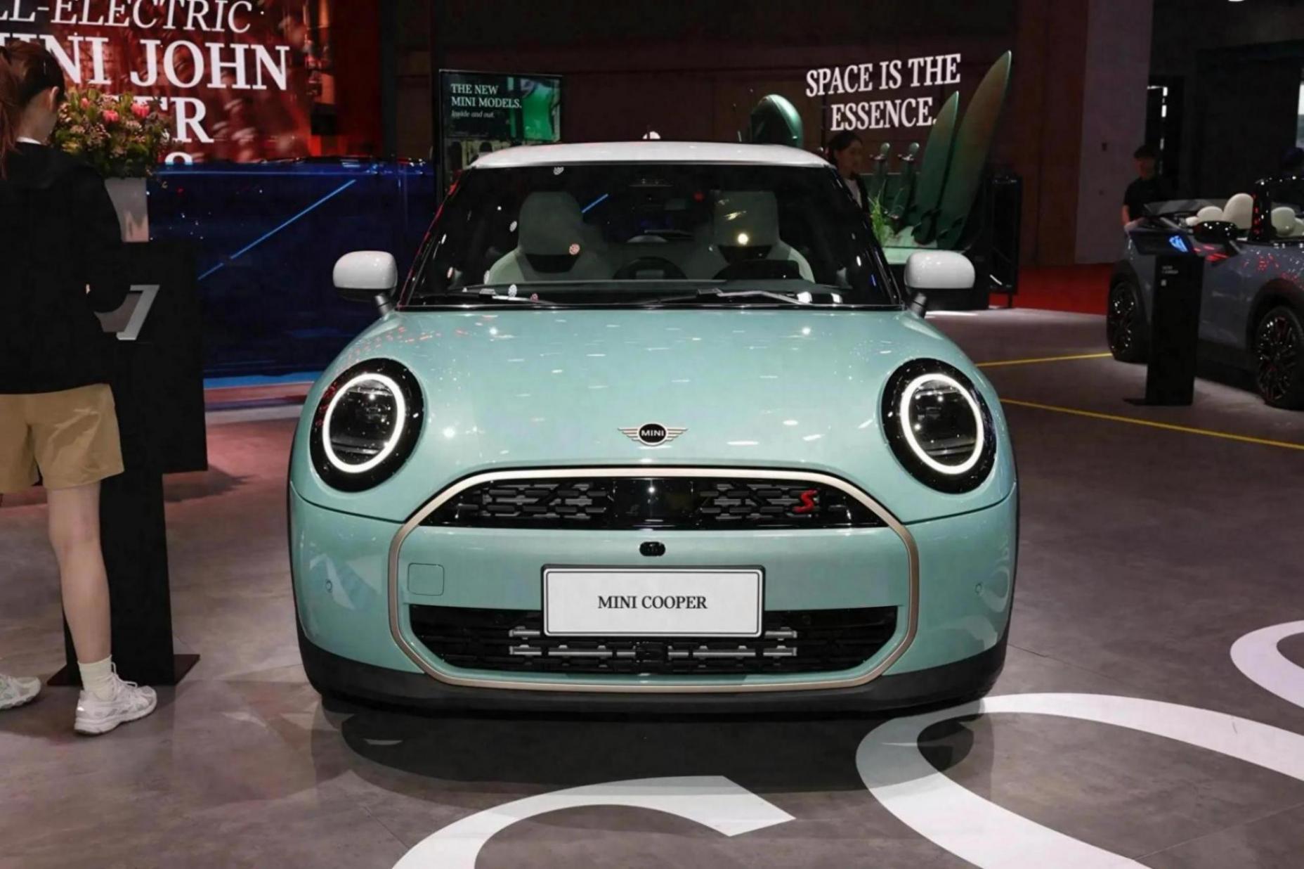 MINI 2025款COOPER S三門版藝術(shù)家上海首秀,28萬級小鋼炮值不值?